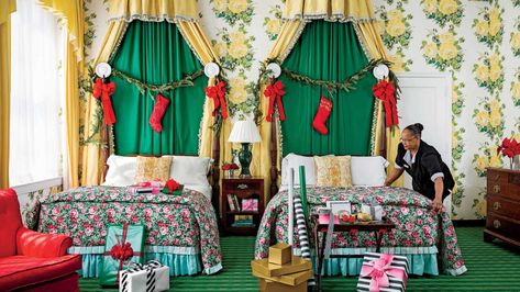 Dreamy escapes for winter holidays. Coming Home For Christmas, The Greenbrier, Christmas Getaways, Classic Christmas Decorations, Southern Design, Christmas Travel, Cottage Design, Live Colorfully, Best Christmas