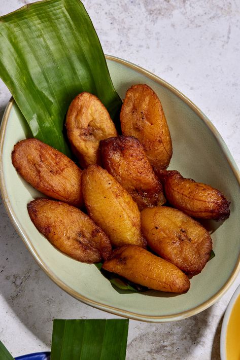 Platanos Maduros is a pretty simple dish that only consists of sweet plantains. Although it’s best known now for being Cuban, the dish originally came from India.  It only reached Cuba when the Spanish colonists arrived at the shores of the Caribbean.  They’re also closely related botanically, nearly having the same nutritional value and the same benefits. Plantains, too, are high in potassium, vitamin C, and fibers.  #cafekacao #platanos #everybodydeserveslatinfood Sweet Plantain Recipes, Sweet Plantains, Ripe Plantain, American Dishes, Plantains Fried, Nutritional Value, Latin American, The Caribbean, Southeast Asia