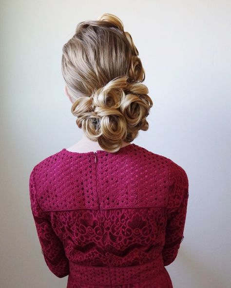 Pentecostal Hairstyles, Pin Curl, Vintage Hairstyle, Wedding Hair Up, Classy Hairstyles, Long Hair Tutorial, Pin Curls, Medium Long Hair, Retro Waves