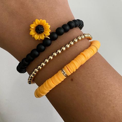 Sunflower Bracelet Diy, Sunflower Jewelry Diy, Fall Diy Bracelets, Sunflower Clay Bead Bracelet, Fall Clay Braclets, Handmade Bracelets Ideas Beads, Sunflower Bracelet, Sunflower Beaded Bracelet, Sunflower Bead Bracelet