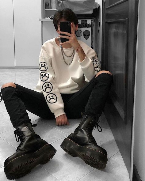 Eboy Aesthetic Outfits, Eboy Style, Diy Vetement, Men Stylish Dress, Cool Outfits For Men, Punk Outfits, Men Fashion Casual Outfits, Alternative Outfits, Edgy Outfits