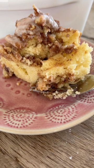 The Food Nanny on Instagram: "Kamut cinnamon roll coffee cake 😋 Enjoy all day long ! You are going to be obsessed 💥🙌🏻 Always using our handmade dough hook made right here in the USA 🇺🇸 it’s made to perfection ! It’s like a wooden spoon & whisk all in one 🙌🏻🙌🏻🙌🏻🙌🏻🙌🏻🙌🏻🙌🏻🙌🏻 @nuquestutah Added 1/2 cup of discard to the recipe if you want ( keep the rest the same just add it ) ✨✨ KAMUT CINNAMON ROLL COFFEE CAKE Serves 16 | T IME 50 mins | BAKE 350˚ CAKE 2¾ cups White Kamut flour Cinnamon Swirl Cake, Cake Cinnamon, Cinnamon Glaze, Swirl Cake, Cinnamon Cake, Torte Cupcake, Cinnamon Roll Cake, Cinnamon Recipes, Cinnamon Bun