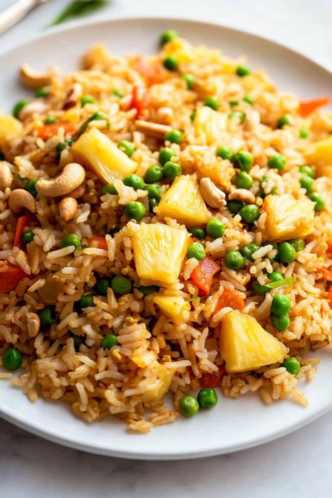 This Thai pineapple fried rice is bursting with tropical flavor! The medley of rice, peas, carrots, pineapple, and cashews is a true taste explosion. Pineapple Stir Fry Rice, Thai Pineapple Fried Rice, Rice Peas, Pineapple Rice, Pineapple Bowl, Pineapple Fried Rice, Stir Fry Rice, Cooking Jasmine Rice, Roasted Cashews