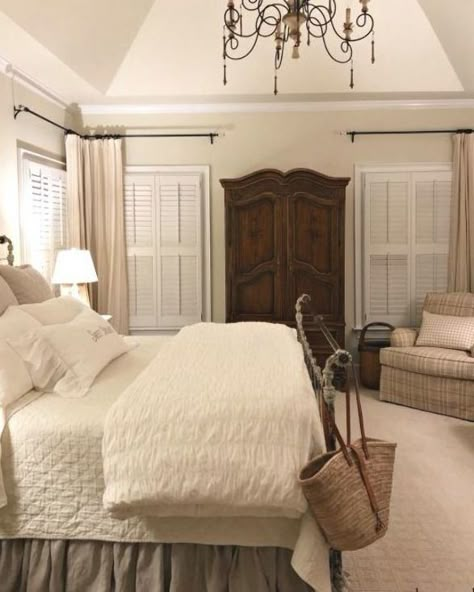 Southern Bedroom Ideas, Magnolia Bedroom, Farmhouse Bedroom Design, Traditional Bedroom Design, Bedroom Decoration Ideas, Bedroom Reveal, Savvy Southern Style, French Home Decor, Redecorate Bedroom