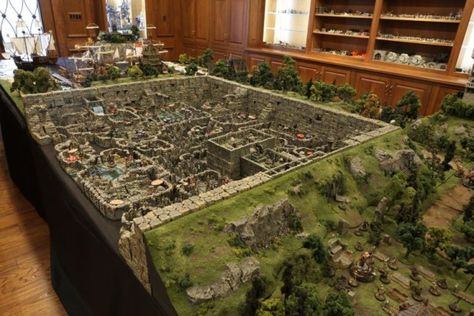 Dungeons and Dragons table top - Imgur Dnd Room, Dnd Table, Dragon Table, Diy Water Fountain, Adventure Ideas, Warhammer Terrain, Game Terrain, Dungeons And Dragons Miniatures, Dungeon Maps