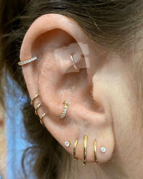 Minimalist Ear Piercings, Snug Piercing, Types Of Ear Piercings, Cool Ear Piercings, Cute Ear Piercings, Ear Style, Dope Jewelry, Simple Bracelets, Tiny Earrings