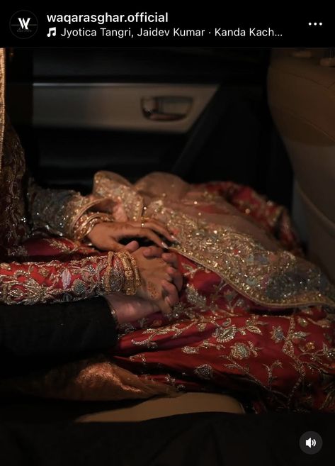 Bridal Photo Ideas, Indian Wedding Aesthetic Couple Pic, Baat Pakki Ideas, Desi Wedding Aesthetic, Pakistani Couple Aesthetic, Shaadi Aesthetic Pics, Pakistani Wedding Shoot Couple, Couple Nikkah Pics, Indian Wedding Poses