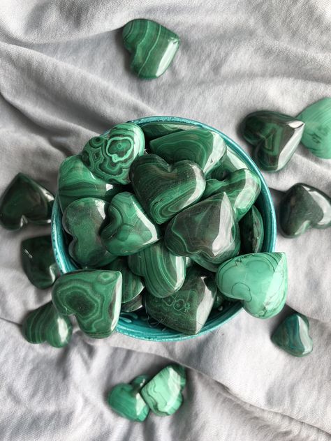 Malachite Crystal Aesthetic, Crstyal Aesthetic, Malachite Aesthetic, Heart Shaped Crystals, Crystal Vibes, Shaped Crystals, Crystal Aesthetic, Pretty Rocks, Cool Rocks