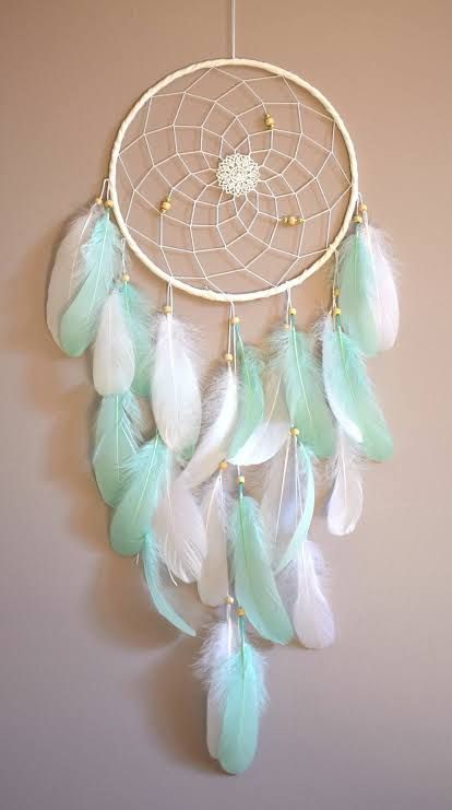 Big Dream Catcher, Dream Catcher Bedroom, Big Dream Catchers, Atrapasueños Diy, Kids Art Studio, Mint Walls, Dream Catcher Patterns, Dream Catcher Nursery, Dream Catcher Decor