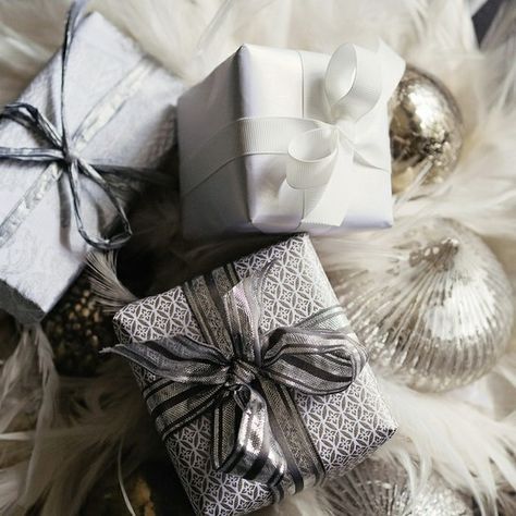 A Gift Wrapped Life - Gifting Tips, Advice and Inspiration: The Gift Wrap Extravaganza ..............The Metallics Wrapped Presents, Grey Christmas, Gift Wrap Ideas, Deco Originale, Wrap Ideas, Christmas Packaging, Beautiful Gift Wrapping, Gift Wrapping Ideas, Silver Christmas