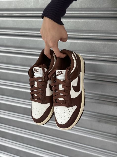 Nike Dunk Low Cacao Best Casual Shirts, Dunks Outfit, Preppy Shoes, Pretty Shoes Sneakers, Cute Nike Shoes, Cute Sneakers, Shoe Inspo, Cute Nikes, Swag Shoes