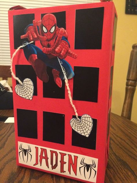 Cool Valentine Boxes, Homemade Valentine Boxes, Superhero Valentines, Girls Valentines Boxes, Diy Valentines Box, Valentine Boxes For School, Kids Valentine Boxes, Valentine Card Box, Valentine Mailbox