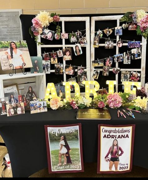 Open House Table Decorations Graduation, Senior Banquet Table Ideas, Grad Table Display, Senior Tables, Graduation Display Table, Senior Table Ideas, Graduation Photo Boards, Grad Table, Grad Decorations