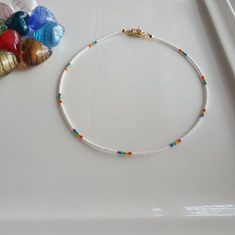 Beachy Necklaces, Rainbow Beaded Necklace, Beachy Necklace, Rainbow Choker, Diy Friendship Bracelets Tutorial, Seed Bead Choker, Multi Coloured Necklaces, Dainty Choker, Layered Chokers