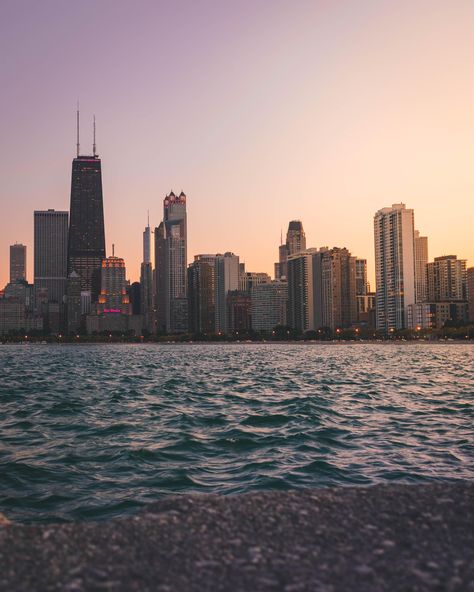 Sunset on the lake in Chicago Lake Michigan Chicago Aesthetic, Chicago Astethic, Chicago South Side, Chicago Elopement, Brand Ads, Chicago Lake, Chicago Beach, Art Homework, Chicago Aesthetic