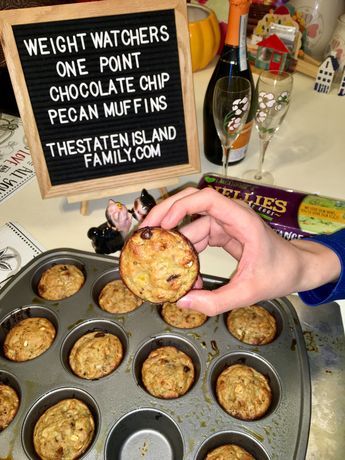 Weight Watchers One Point Chocolate Chip Pecan Muffins Weight Watchers Muffins, Flower Recipe, Ww Ideas, Calorie Breakfast, Breakfast Chocolate, Weigh Watchers, Ww Breakfast, Energy Food, Pecan Muffins