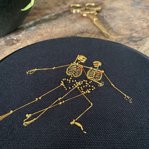 #embroidery @oeroeboeroe2 Creepy Embroidery Ideas, Horror Embroidery Patterns, Embroidery Patterns Skeleton, Horror Embroidery Designs, Dancing Skeleton Embroidery, Elizabeth Craft, Animal Embroidery, Hand Embroidery Art, Embroidery Inspiration