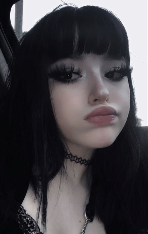 Y2k Emo Makeup, Y2k Make Up, Soft Alternative Makeup, Emo Girl Pfp, Goth E-girl Makeup, Makeup Looks Pretty, Fete Emo, E Girl Makeup, Egirl Makeup