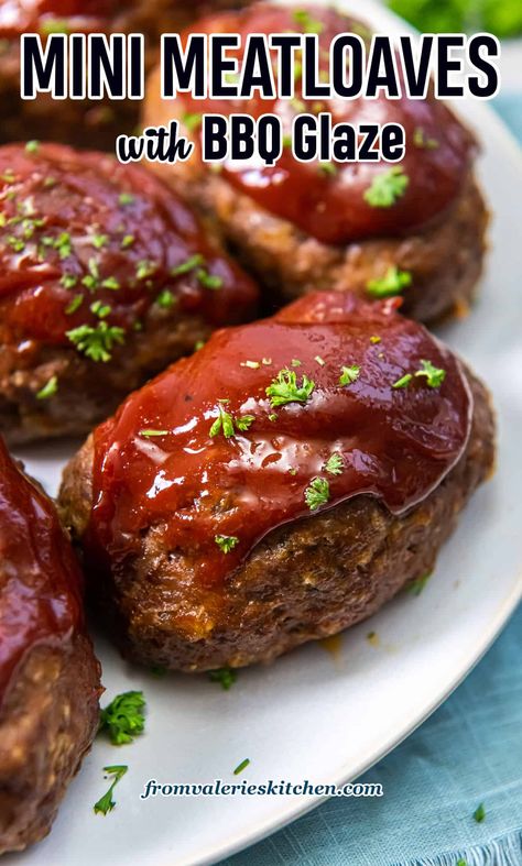 These Mini Meatloaves with a BBQ glaze are a quick and easy weeknight dinner option that will have everyone asking for seconds. A classic and comforting meal. Low Calorie Meatloaf, Easy Mini Meatloaf Recipe, Meatloaf Glaze Recipe, Pork And Beef Meatloaf, Meatloaf With Bbq Sauce, Meatloaf Bites, Mini Meatloaf Recipes, Bbq Meatloaf, Mini Meatloaf