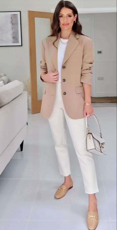 White Pants Outfit, Winter Outfits For School, Look Office, Casual Work Outfits Women, Classy Outfits For Women, Tan Blazer, Beige Outfit, Business Casual Outfits For Work, Summer Work Outfits