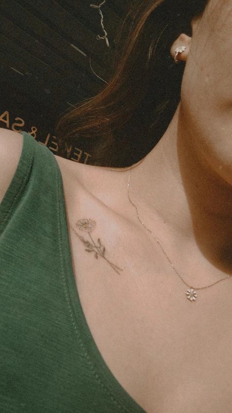 Tattoo , daisy tattoo, minimal tattoo , cute tattoo Daisy Collarbone Tattoo, Dainty Flower Collar Bone Tattoo, Daisy Collar Bone Tattoo, Dainty Collarbone Tattoo, Tattoo Daisy, Daisy Tattoo Designs, Collarbone Tattoo, Tattoo Cute, Tattoo Minimal