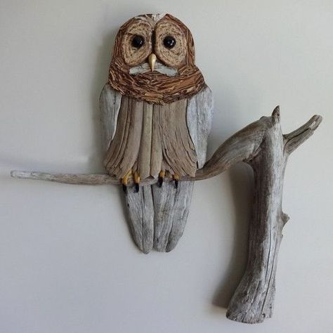 Driftwood Art Ideas, Driftwood Carving, Driftwood Furniture, Cork Crafts Diy, Driftwood Diy, Driftwood Art Diy, Driftwood Projects, Barn Wood Crafts, Driftwood Wall Art