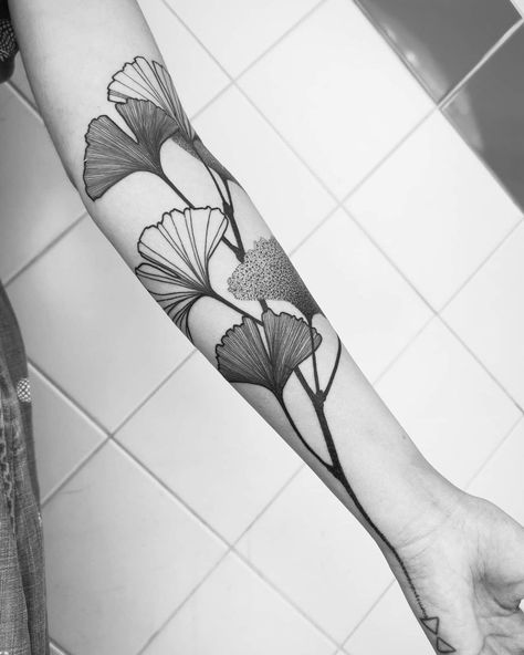 Fall Leaves Tattoo, Black Line Tattoo, Arm Tats, Chic Tattoo, Dot Tattoos, Art Nouveau Flowers, Ginkgo Leaves, Modern Tattoos, Floral Drawing