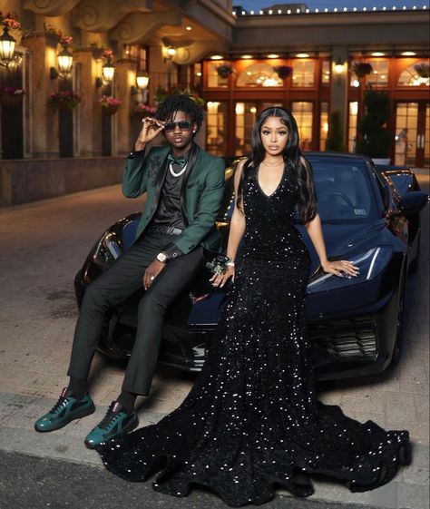 Hunter Green Prom Suit, Black And Emerald Green Prom, Emerald Prom Dress Couple, Black Prom Inspiration, Black And Emerald Green Suit, Cars For Prom, Prom Shoot, Emerald Green Prom Dress Couple, Green And Black Prom