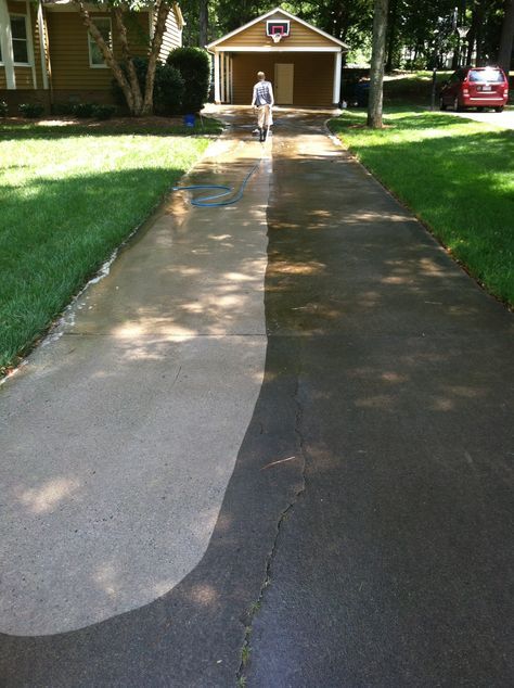 Cleaning Concrete Driveway, Pressure Washing Tips, Cleaning Concrete, Driveway Sealing, Pressure Washer Tips, Gardening Business, Pressure Washing Business, Townhouse Renovation, Brick Driveway