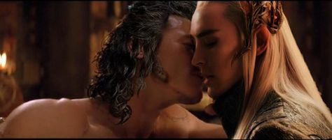 bardxthranduil | Tumblr Thranduil X Bard, Luke Evans Bard, Hobbit Ring, The Hobbit Thranduil, Lee Pace Thranduil, The Silmarillion, Lee Pace, Luke Evans, Wattpad Stories