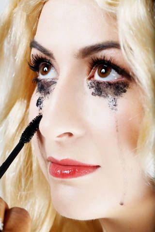 <p>To take the look to the next level, continue by smearing mascara onto your lids and underneath your eyes. Use the mascara wand to make it appear like you've been crying.</p> Carrie Halloween Costume, Baggy Eyes, Goth Prom, Halloween Costumes To Make, Pretty Halloween, Lip Conditioner, Halloween Costumes Makeup, Stage Makeup, Halloween Inspo