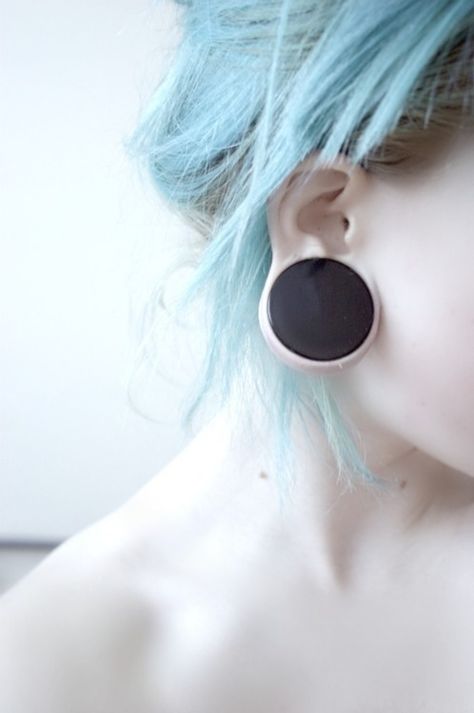 love it Labret Vertical, Body Modification Piercings, Ear Stretching, Plugs And Tunnels, Stretched Lobes, Scene Hair, Belly Button Piercing, Body Modification, Body Piercings