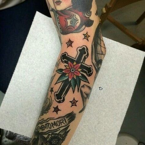 Traditional Cross Tattoo, Traditional Tattoo Cross, Tattoo Guys, Tatto Designs, Crucifix Tattoo, Tattoo Fillers, Cruz Tattoo, Traditional Black Tattoo, Traditional Ideas