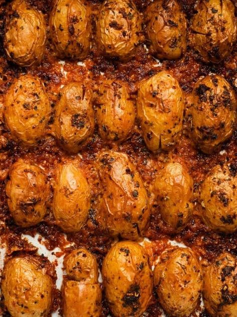 Parmesean Potatoes, Small Potatoes Recipe, Parmesan Potato Recipe, Crispy Parmesan Potatoes, Parmesan Crusted Potatoes, Garlic Parmesan Potatoes, Lentil Loaf, Parmesan Roasted Potatoes, Potatoes In Oven