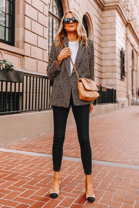 Fashion Jackson Wearing Anine Bing Black Herringbone Blazer White TShirt Black Jeans Chanel Slingbacks Chanel 19 Beige Handbag Black Jeans Professional Outfit, Beige Handbag, Looks Jeans, Chanel 19, Herringbone Blazer, Blazer White, Black Herringbone, Fashion Jackson, Blazer Outfit