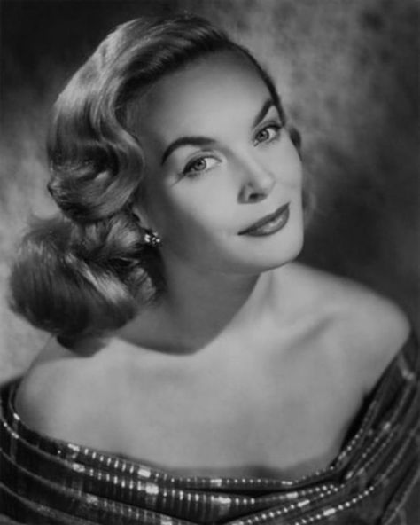 The Cockney Blonde Bombshell: 40 Glamorous Photos of Shirley Eaton in the 1950s and ’60s ~ vintage everyday Jill Masterson, Shirley Eaton, Bond Girls, Last Man, Vintage Everyday, Bond Films, Last Man Standing, 60s Vintage, Man Standing