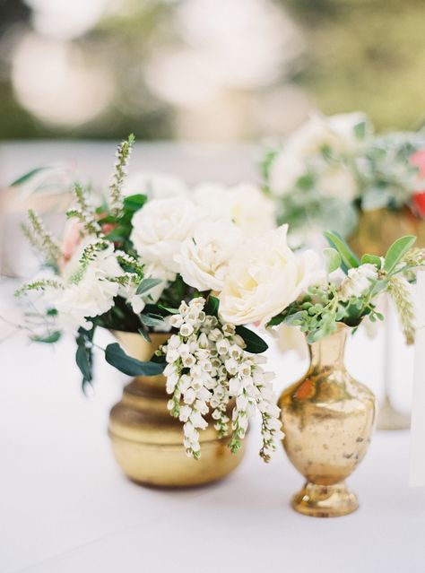 Nontraditional Wedding Centerpieces, Flower Variety, Garden Style Wedding, English Garden Style, Fairytale Wedding Theme, Wedding In California, White Tablecloth, Flowers And Greenery, English Decor