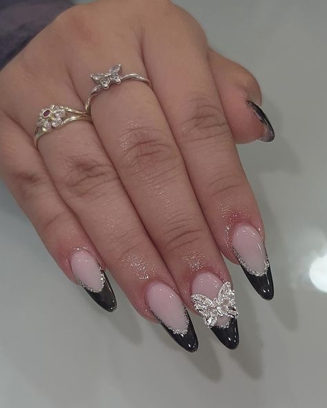 ig: nailsbyzairaa Prom Nail Black, Black With Charms Nails, Almond Shape Black Nails Designs, Black Nails Graduation, Gel X Nail Designs Black, Grad Nails Black, Swag Nails Almond, Black Hoco Nails Acrylic, Black Grad Nails