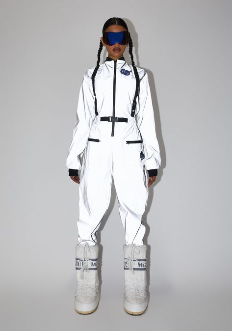 will have ya zoomin' thru the exxtra dimensional dope girl space. Get suited up for baddie explorations in this reflective long sleeve space jumpsuit that has pockets on the front N' back and an elastic waistband. Space Goddess Costume, Homemade Astronaut Costume, Halloween Costumes Women Cold Weather, Robot Costume Adult, Space Suit Fashion, Space Theme Halloween Costumes, Xenon Costume, Nonbinary Halloween Costumes, Astronaut Couple Costume