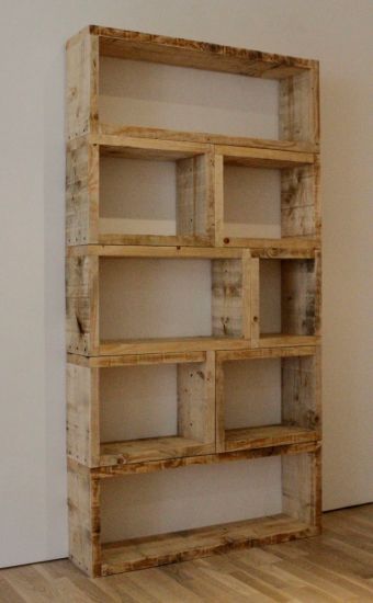 Pallet Projects Easy, Reclaimed Wood Shelves, Diy Rustic Decor, Reclaimed Wood Projects, Pallet Shelves, Bookshelves Diy, Wooden Shelf, Wood Pallet Projects, Diy Pallet Projects