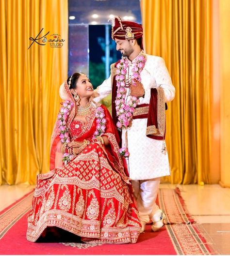 Kapl Photo, Dulha Pic, Marriage Poses Wedding Photos Indian, Dulha Dulhan Couples Photography, Couple Wedding Dress Indian Hindu, Shadi Photo, New Dulhan Pose, Wedding Couple Pose, Wedding Dulhan Pose