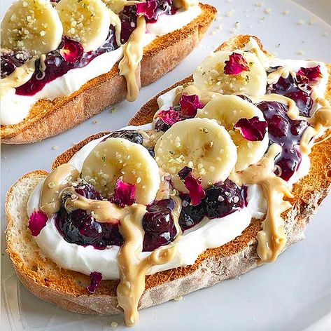 Loaded Toast Ideas, Sourdough Toast Ideas, Loaded Toast, Toast Sourdough, Toast Ideas, Sourdough Toast, Açaí Bowls, Cookies Healthy, Chia Jam