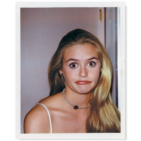 We're totally buggin' over these behind-the-scenes Polaroids of the cast of Clueless. Photograph by Alan Friedman and courtesy of @simonandschuster. Alicia Silverstone Clueless, Alicia Silverstone 90s, Clueless Characters, Clueless Aesthetic, Clueless 1995, Cher Clueless, Cher Horowitz, Alicia Silverstone, 90s Aesthetic