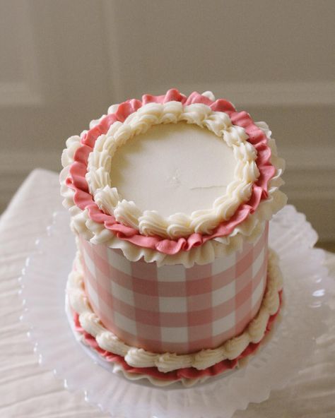 gingham is always a fav but PINK gingham? LOVE #cakedecorating #girlsjustwannabeone #firstbirthday #smashcake #cakedesign #birthdaycake Pink Gingham Birthday Cake, Checkered Birthday Cake, Gingham Birthday Cake, Gingham Cake, Pink And White Checkered, Pink Gingham, 8th Birthday, Cake Smash, Cake Designs