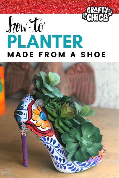 Succulent Shoe Planter + Little Library - The Crafty Chica Dyi Garden, Shoe Planter, Plant Diy, Diy Outdoor Weddings, Plants Care, Bucket Gardening, Weighted Jump Rope, Decoupage Diy, Balcony Plants