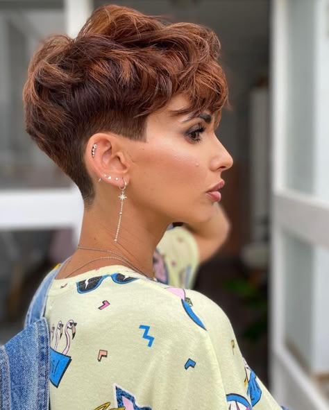 Women Short Pixie Haircut, Auburn Pixie Haircut With Highlights, Feminine Pixie Haircut Round Faces, Longer Pixie Haircut, Growing Out Short Hair Styles, Latest Short Hairstyles, Edgy Hair, Pixie Bob, Short Hair Haircuts