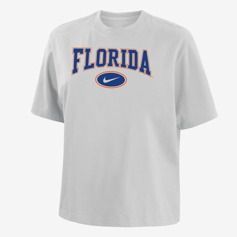 Made with soft cotton, this roomy Florida tee gives you a relaxed look without feeling too oversized and lets your cheer on your school in comfort. Ucla Shirt, Florida Woman, Sporty Looks, Fall Transition Outfits, University Shirt, Football Fashion, College Shirts, Cute Nike Shoes, Football Outfits