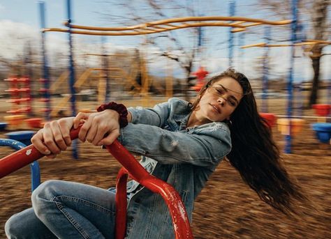 Playground Photo Shoot, Playground Photography, Photo Recreation, Shotting Photo, Senior Photoshoot, Portrait Photography Poses, Park Photos, Photoshoot Concept, City Photography