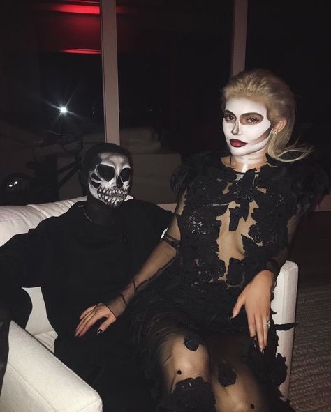 Pinterest @spiciwasabi 🦋🦋🦋 COUPLES COSTUME Kylie Jenner, A Man, Halloween, Makeup, Make Up