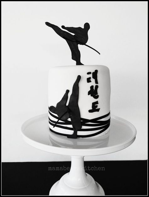 Taekwondo Cake, Karate Cake, Karate Birthday, Cake Design Inspiration, Boxe Thai, Ninja Birthday, Two Tier Cake, Korean Cake, Sport Cakes